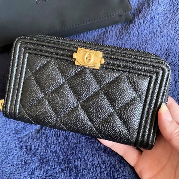SOLD ✨ Chanel Zipped Wallet - Picture 2 of 6